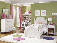 Bed / Dresser / Mirror / Nightstand