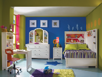 Bed / Dresser / Mirror / Nightstand
