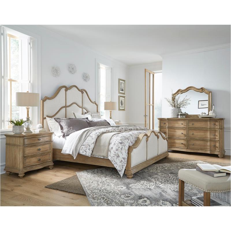 Bed / Dresser / Mirror / Nightstand