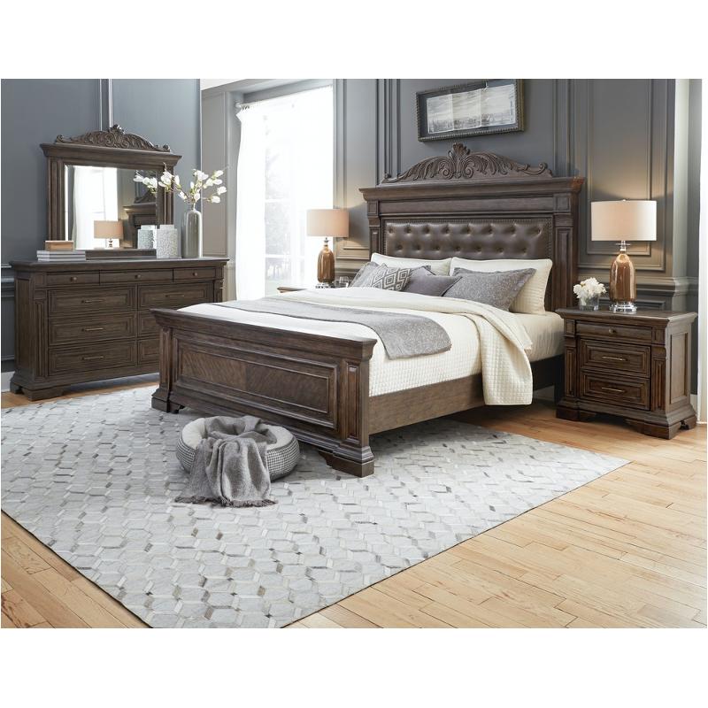 Bed / Dresser / Mirror / Nightstand