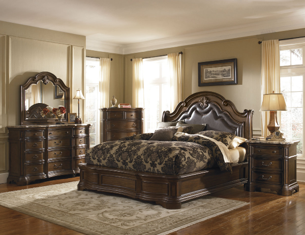 Bed / Dresser / Mirror / Nightstand