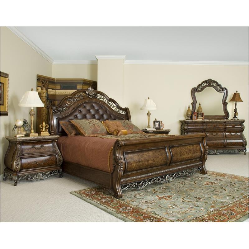 991185 Pulaski Furniture California King Sleigh Upholstered Bed