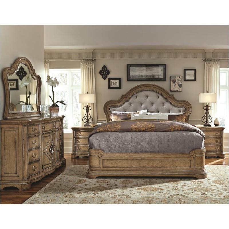 696185 Pulaski Furniture Montrose California King Upholstered Bed