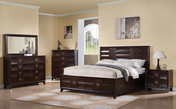 Bed / Dresser / Mirror / Nightstand