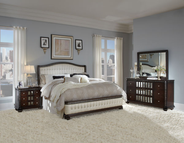 Bed / Dresser / Mirror / Bed