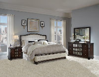 Bed / Dresser / Mirror / Bed