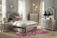 Bed / Dresser / Mirror / Nightstand