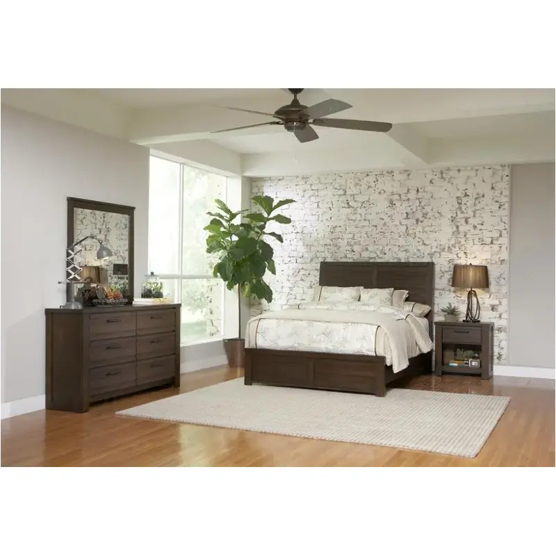Bed / Dresser / Mirror / Nightstand