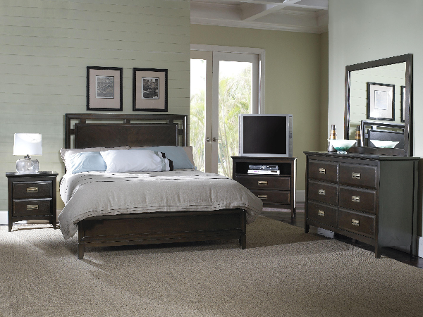 Bed / Dresser / Mirror / Nightstand