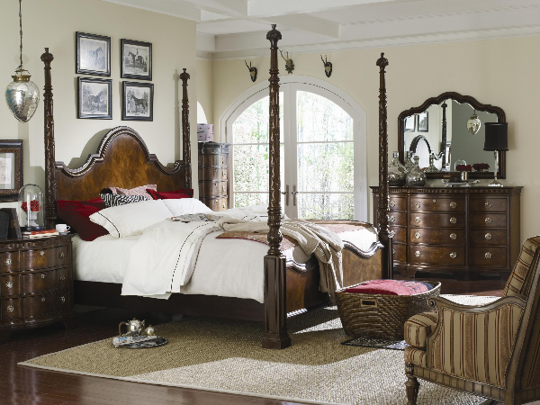 Bed / Dresser / Mirror / Nightstand