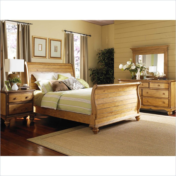 Bed / Dresser / Mirror / Nightstand