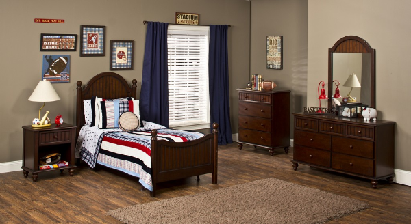Bed / Dresser / Mirror / Nightstand
