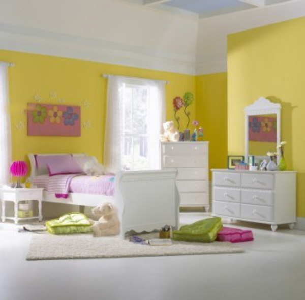 Bed / Dresser / Mirror / Nightstand