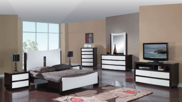 Bed / Dresser / Mirror / Nightstand
