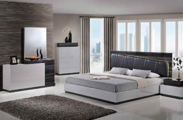 Bed / Dresser / Mirror / Nightstand