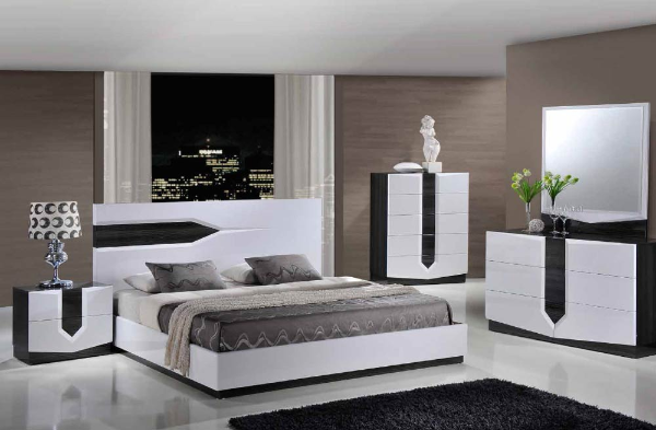 Bed / Dresser / Mirror / Nightstand