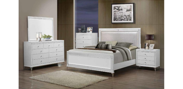 Bed / Dresser / Mirror / Nightstand