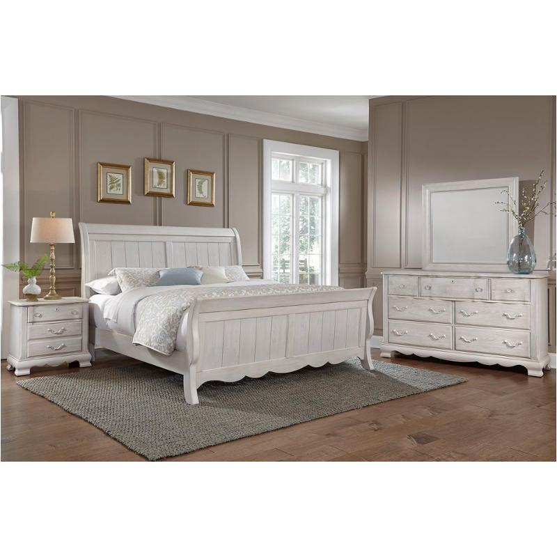 Bed / Dresser / Mirror / Nightstand