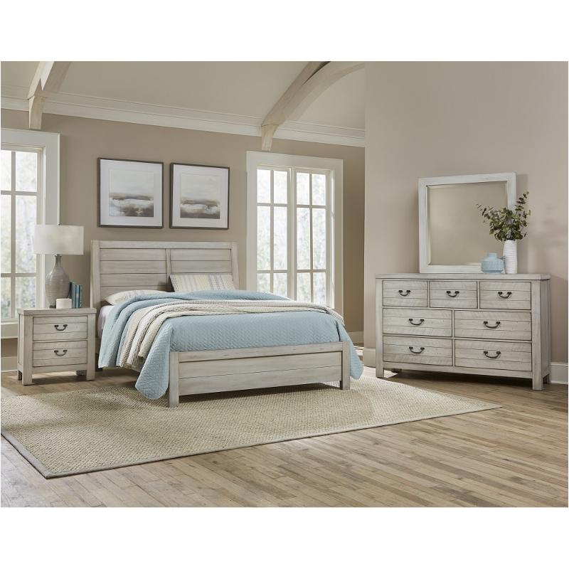 Bed / Dresser / Mirror / Nightstand