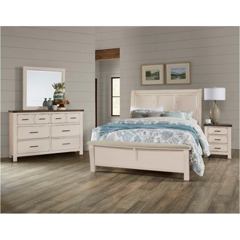 Bed / Dresser / Mirror / Nightstand
