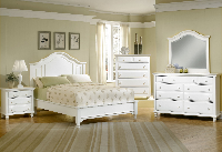 Bed / Dresser / Mirror / Nightstand