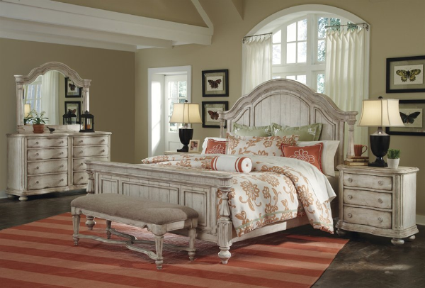 Bed / Dresser / Mirror / Nightstand