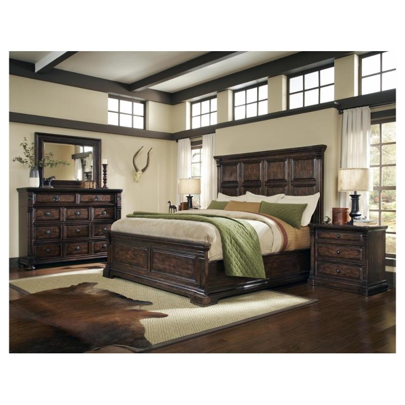 Bed / Dresser / Mirror / Nightstand