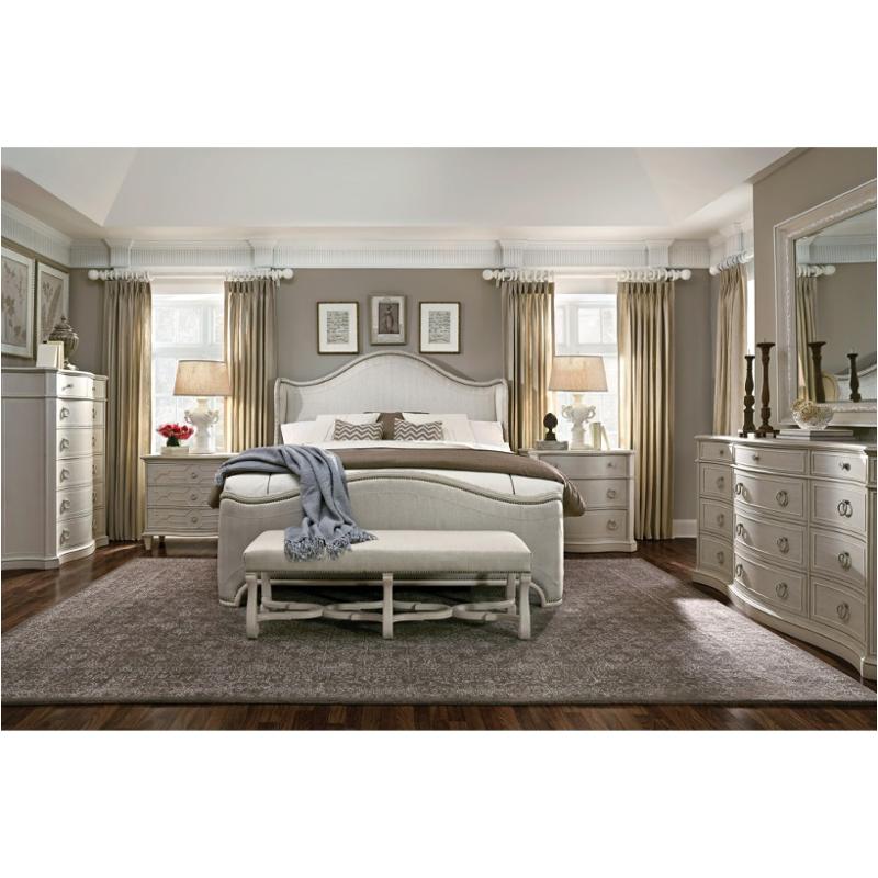 Bed / Dresser / Mirror / Nightstand