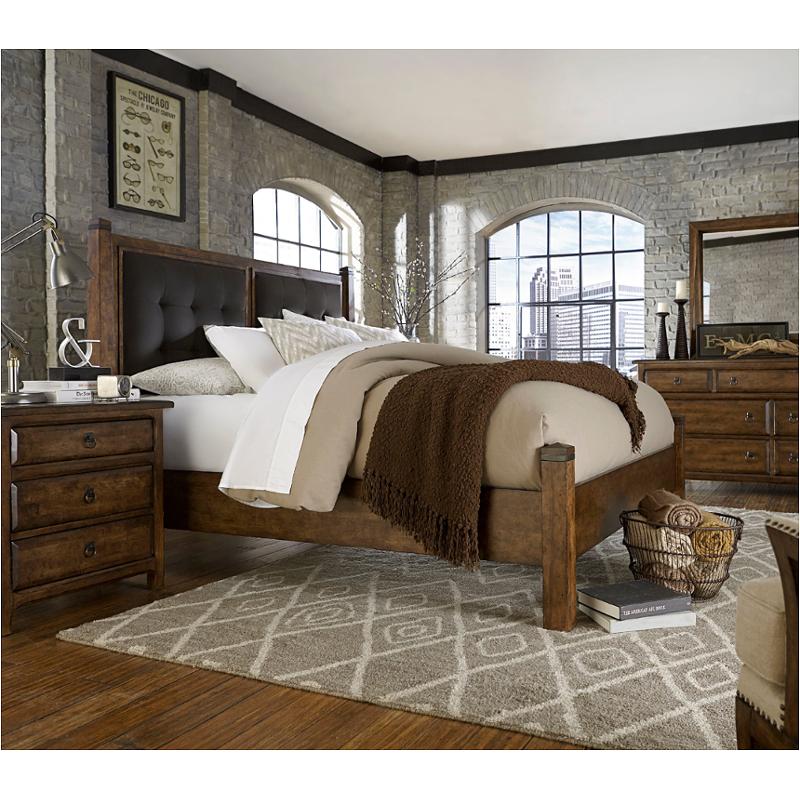 Bed / Dresser / Mirror / Nightstand