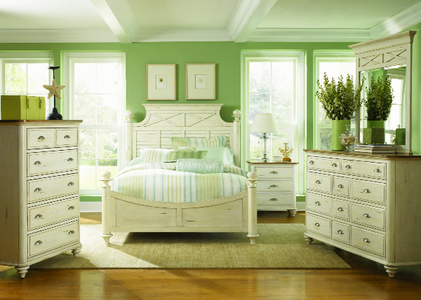 Bed / Dresser / Mirror / Nightstand