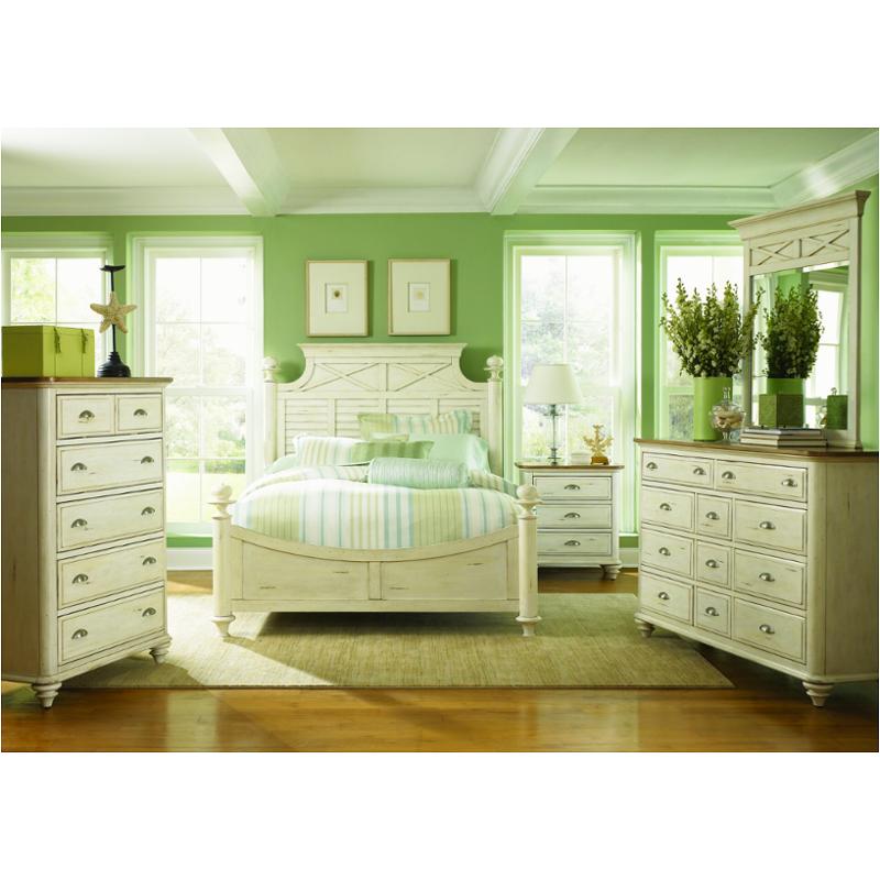 Bed / Dresser / Mirror / Nightstand