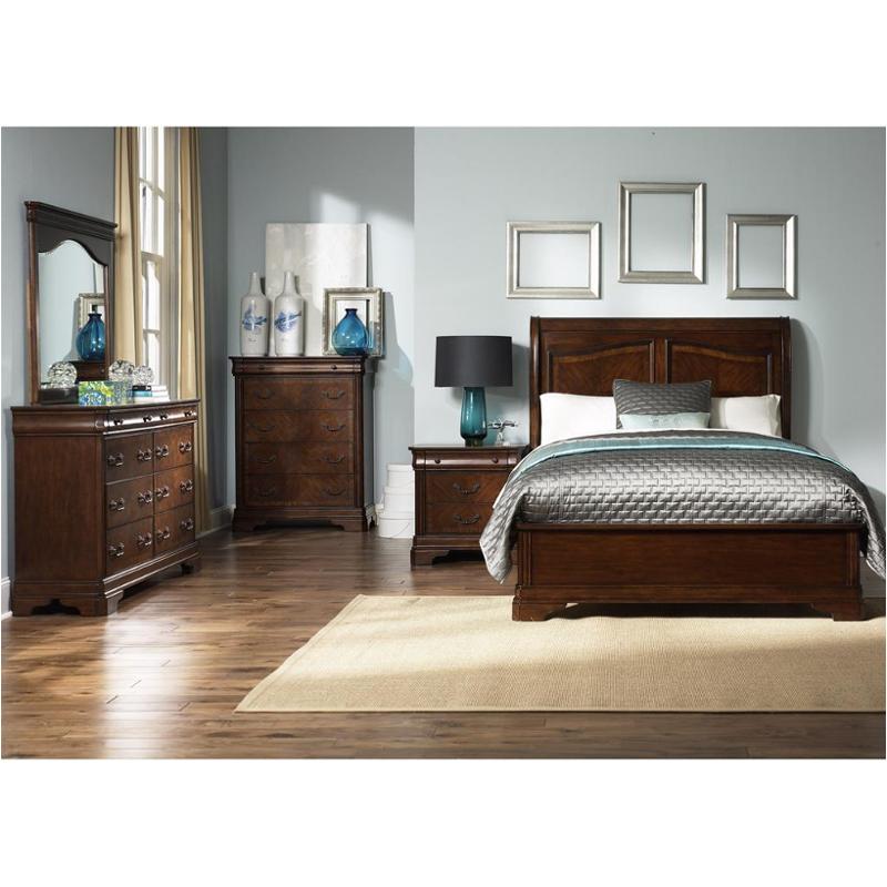 Bed / Dresser / Mirror / Nightstand