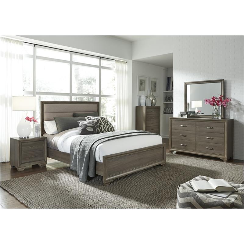 Bed / Dresser / Mirror / Nightstand