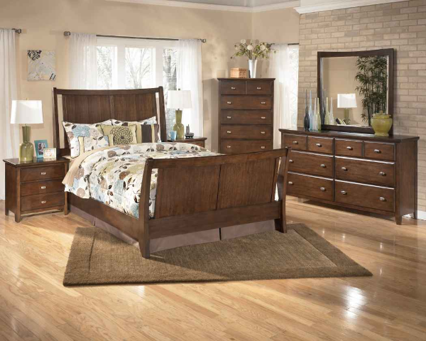 Bed / Dresser / Mirror / Nightstand