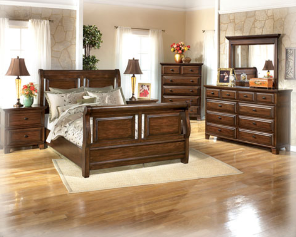 Bed / Dresser / Mirror / Nightstand