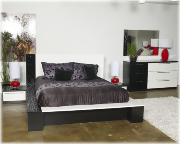 Bed / Dresser / Mirror / Nightstand