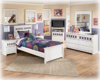 Bed / Dresser / Mirror / Nightstand