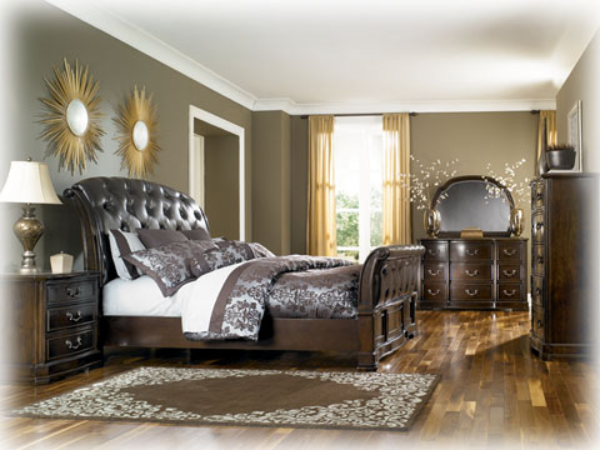 Bed / Dresser / Mirror / Nightstand