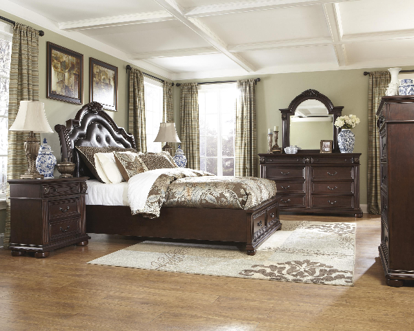 Bed / Dresser / Mirror / Nightstand