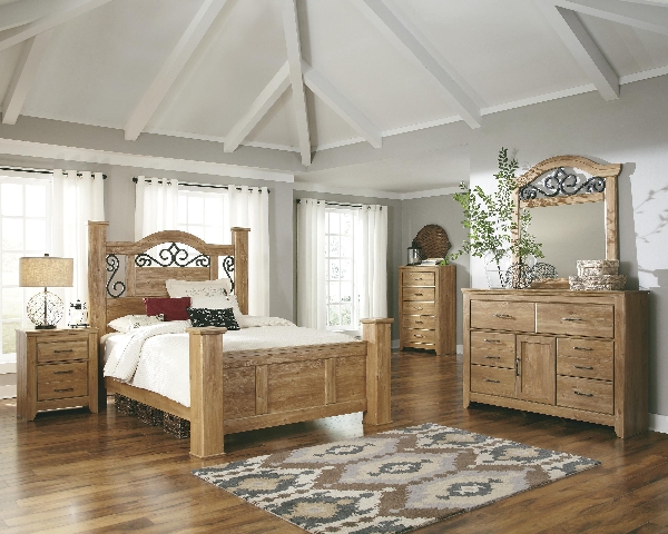 Bed / Dresser / Mirror / Nightstand