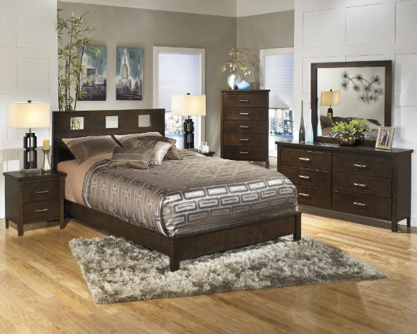 Bed / Dresser / Mirror / Nightstand