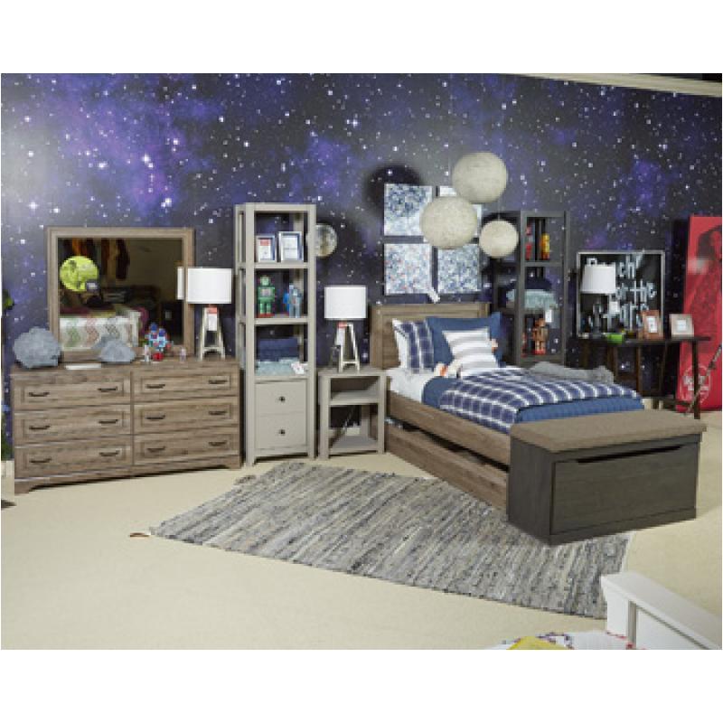 Bed / Dresser / Mirror / Nightstand