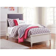 Bed / Dresser / Mirror / Nightstand