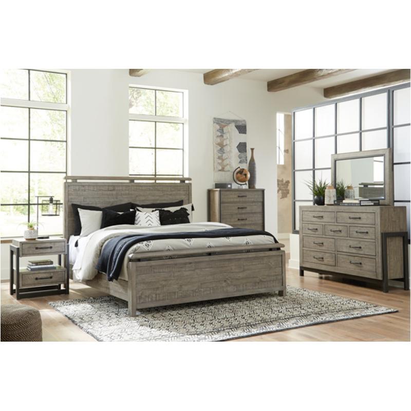 Bed / Dresser / Mirror / Nightstand