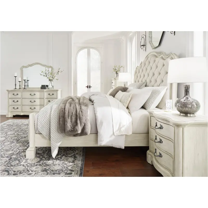 Bed / Dresser / Mirror / Nightstand