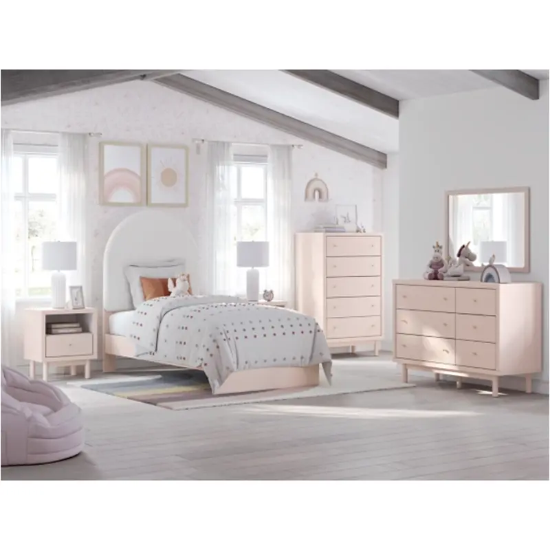 Bed / Dresser / Mirror / Nightstand