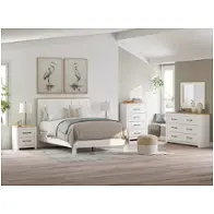 Bed / Dresser / Mirror / Nightstand