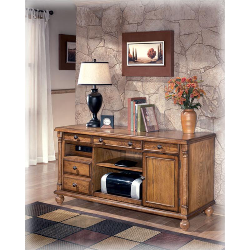 H43046 Ashley Furniture Holfield Large Credenza