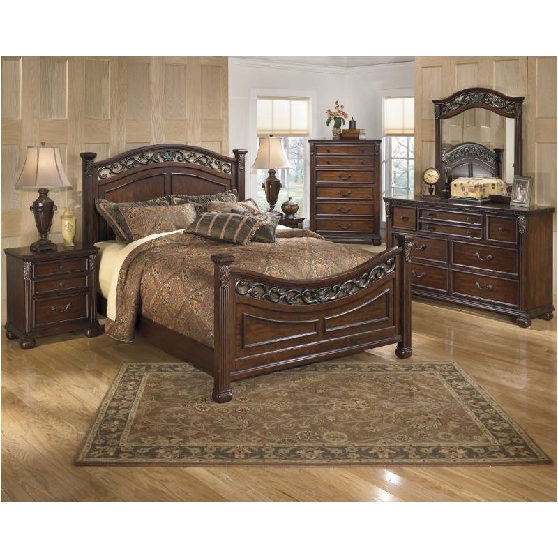 B526-58-ck Ashley Furniture Leahlyn - Reddish Brown Bedroom Furniture Bed