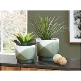 A2000579 Ashley Furniture Ardenridge Accent Furniture Planter